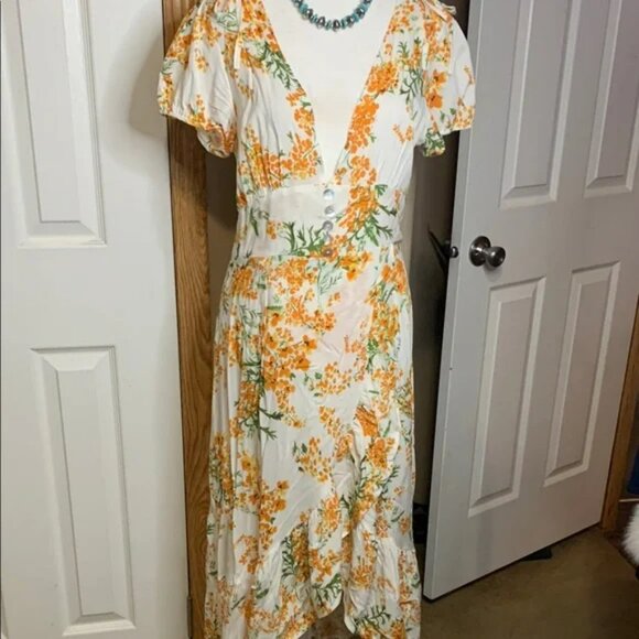 Floral Maxi Dress in White and Orange EUC - Picture 3 of 9